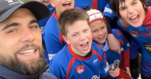 Louis Adau : l’Animateur Sportif Territorial du Stade Ol Rosnéen qui relie école, club et terrain